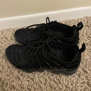 NIKE VAPORMAX PLUS